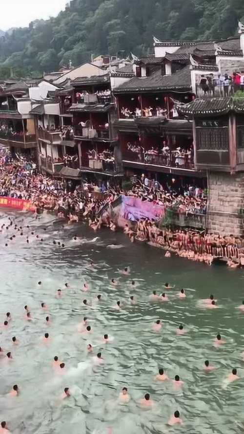 2025新澳门天天开奖记录图片及价格表和凤凰古城百人抢鸭子与凤凰古城百人抢鸭子是真的吗